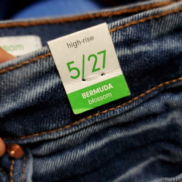 Regeneration High Rise Bermuda Short Womens Juniors 5/27 Blue Distressed NWT - Picture 6 of 9